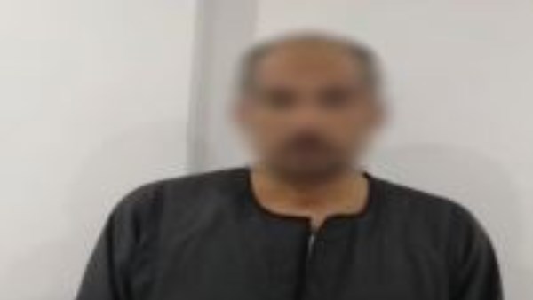 صاحب المدفن في بيته بقنا