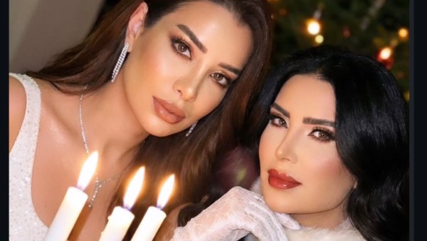 عبير صبري وشقيقتها 