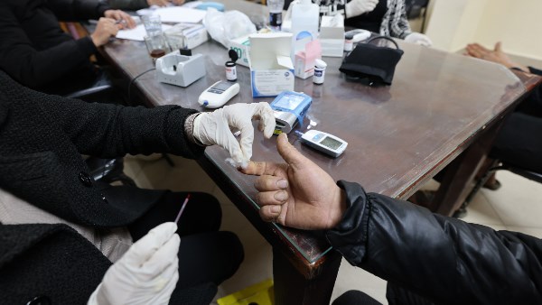 قافلة طبية للكشف المبكر عن الأمراض المزمنة