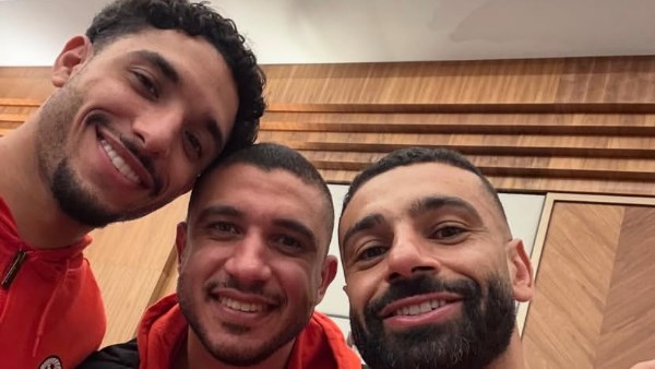 محمد صلاح يشارك صورته مع عمر مرموش