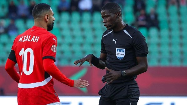 شوبير يكشف عن اسم وجنسية حكم مباراة مصر والسنغال في أمم إفريقيا