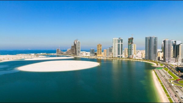 تلوث نفطي يهدد الشواطئ