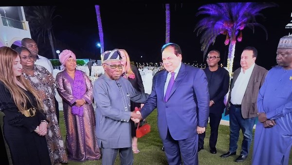 أبو العينين ورئيس نيجيريا 