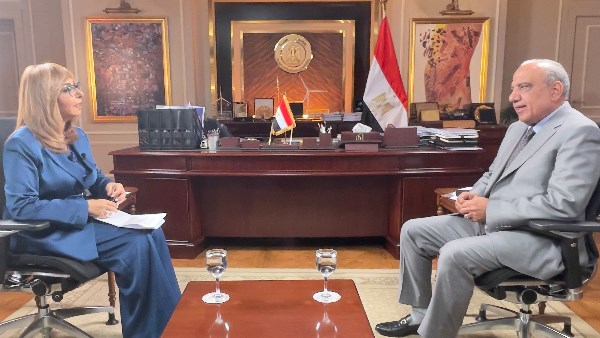 لقاء وزير الكهرباء 
