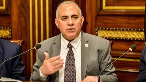 وزير الري السابق