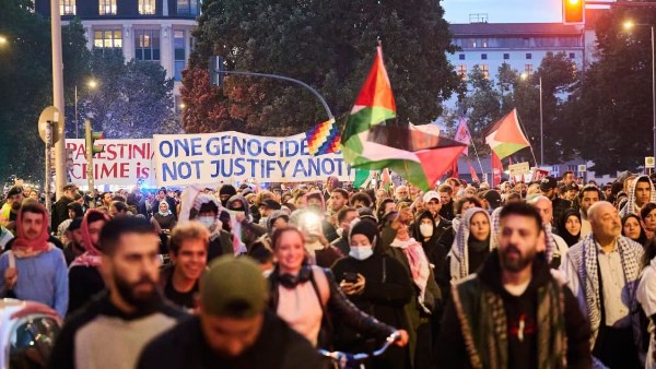 احتجاجات مؤيدة للفلسطينيين في أوروبا بالذكرى الثالثة لـ7 أكتوبر.. اعتقالات وقيود أمنية