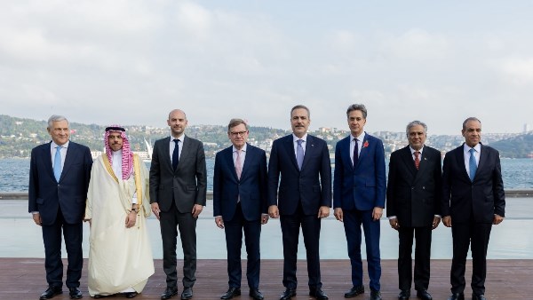مصر وتركيا والسعودية وباكستان والقوى الأوروبية تبحث احتواء صراع في المنطقة مصر وتركيا والسعودية وباكستان والقوى الأوروبية تبحث احتواء صراع في المنطقة