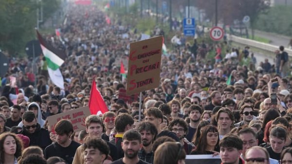 «لن نكون شركاء في قتل الفلسطينيين».. إضراب عمال أكثر من 100 ميناء حول العالم احتجاجا على تسليح إسرائيل