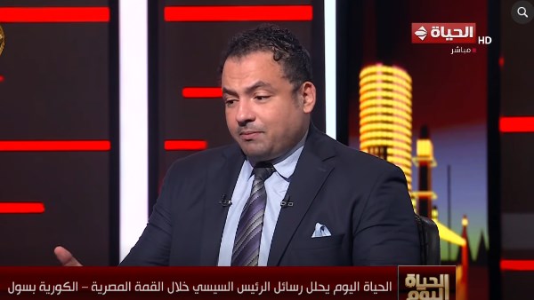 أستاذ علاقات دولية