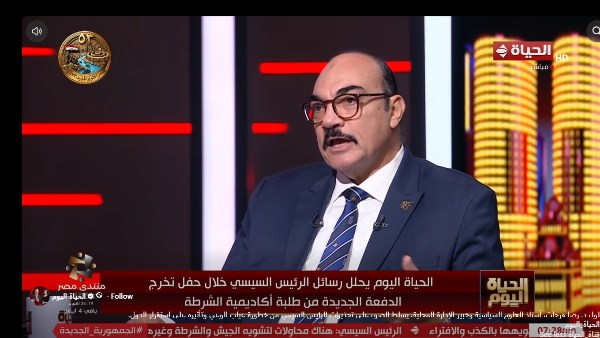  أستاذ علوم سياسية