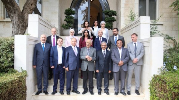 الفريق الطبي في مستشفى عبدالهادي