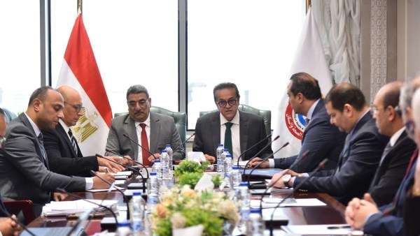 الاجتماع الأول للجنة الإسراع بتطبيق منظومة التأمين الصحي