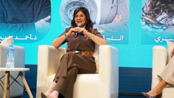السفيرة نبيلة مكرم
