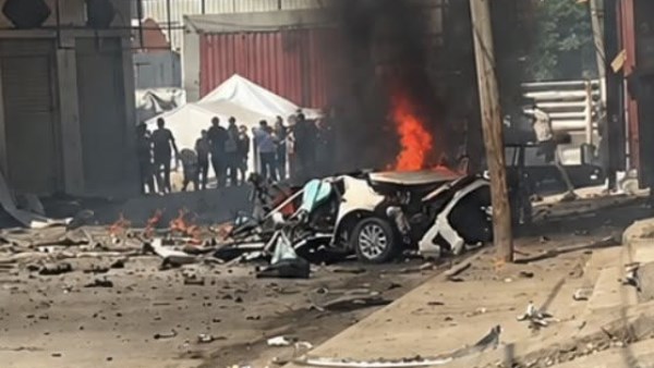 استشهاد فلسطيني وإصابة آخرين في قصف إسرائيلي على مركبة شمال شرق مدينة غزة استشهاد فلسطيني وإصابة آخرين في قصف إسرائيلي على مركبة شمال شرق مدينة غزة