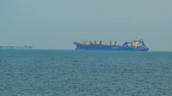 ناقلة 