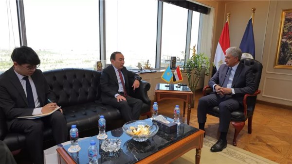 وزير السياحة وسفير كازاخستان بالقاهرة 