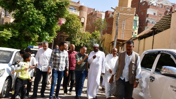 محافظ أسوان
