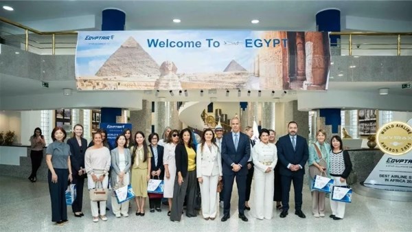 زوجات الدبلوماسيين الأجانب 
