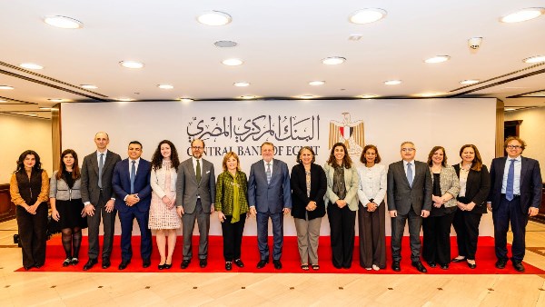 محافظ البنك المركزي ونائب رئيس بنك الاستثمار الأوروبي 