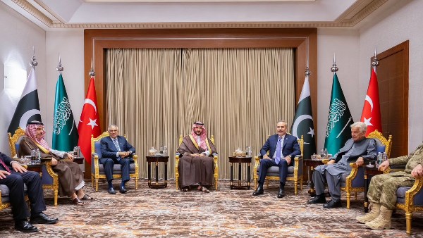 اجتماع طاريء لحلف مكة في الرياض