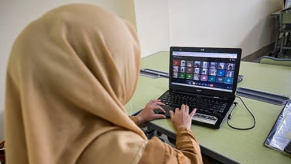 مدارس الرياض تتجه إلى التعليم عن بعد