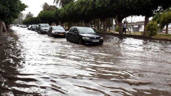 الأمطار الغزيرة تغرق شوارع طرابلس 
