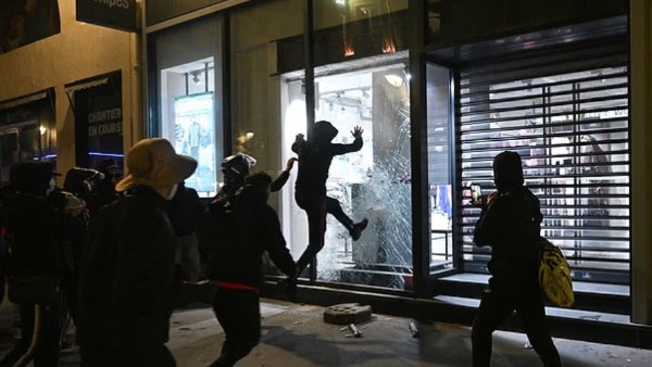 احتجاجات عنيفة للطلبة في فرنسا