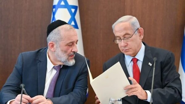 رئيس الوزراء الإسرائيلي بنيامين نتنياهو، مع رئيس حزب شاس أرييه درعي