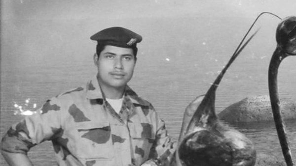 بطل الصاعقة المصري ثابت حبيب بالزي العسكري