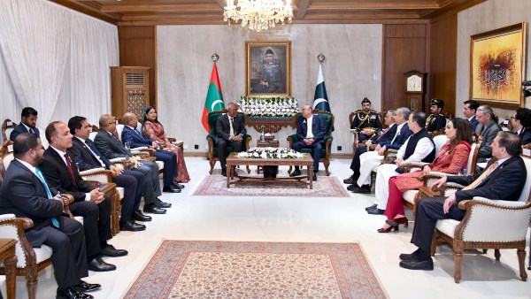 رئيس باكستان يدعو إلى تعزيز التعاون الاقتصادي مع جزر المالديف