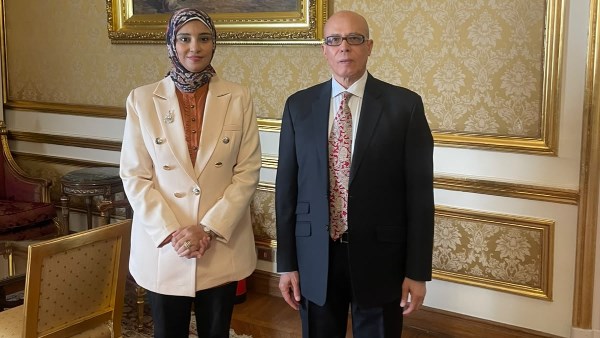 محررة صدى البلد مع السفير أحمد فاضل يعقوب