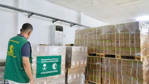 اليمن .. البرنامج الوطني للإمداد الدوائي يتسلم 6 شاحنات أدوية ومستلزمات طبية مقدمة من مركز الملك سلمان للإغاثة اليمن .. البرنامج الوطني للإمداد الدوائي يتسلم 6 شاحنات أدوية ومستلزمات طبية مقدمة من مركز الملك سلمان للإغاثة