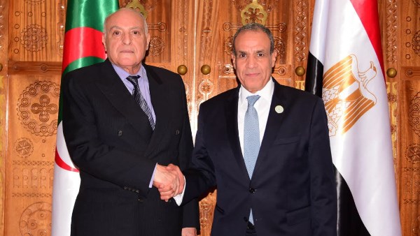 وزير الخارجية ونظيره الجزائري 