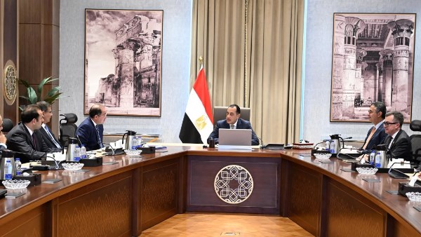 رئيس الوزراء يتابع موقف زيادة مخزون السلع الاستراتيجية 