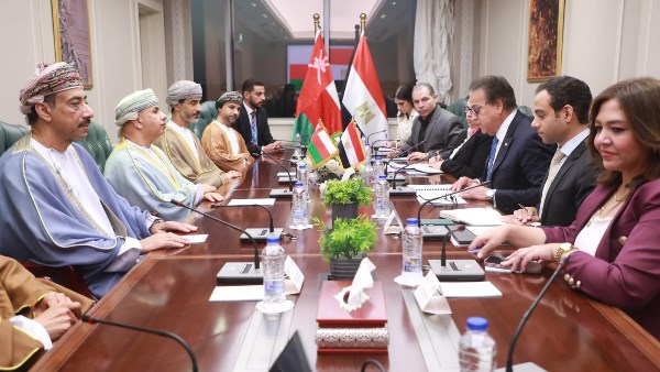 وزير الصحة يناقش مع نظيره العُماني تعزيز التعاون في المجالات الطبية وزير الصحة يناقش مع نظيره العُماني تعزيز التعاون في المجالات الطبية