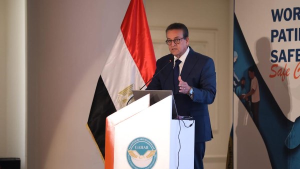  الدكتور خالد عبدالغفار، وزير الصحة والسكان