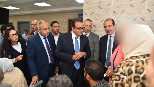 الدكتور خالد عبدالغفار وزير الصحة والسكان 