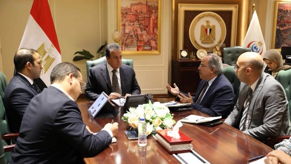  وزير الصحة والسكان