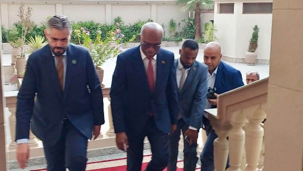 السفير عبدالمطلب ثابت يستقبل وزير البيئة بحكومة الوحدة الوطنية 