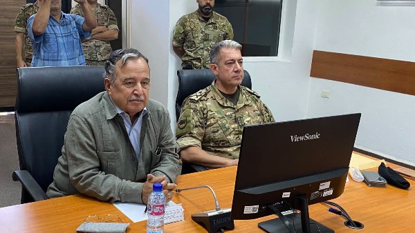 نبيل فهمي داخل ثكنة بنوا بركات التابعة للجيش اللبناني