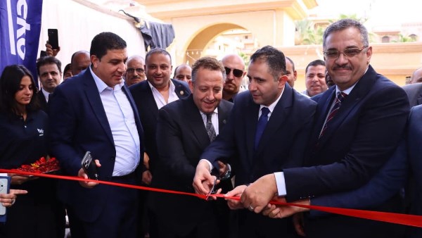 نقيب المهندسين ومحافظ دمياط يفتتحان معرض السلع المعمرة 