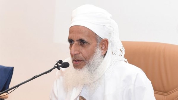 مفتي عُمان يؤيد دعوة شيخ الأزهر لوقف الحروب ويدعو إلى توحيد الكلمة مفتي عُمان يؤيد دعوة شيخ الأزهر لوقف الحروب ويدعو إلى توحيد الكلمة