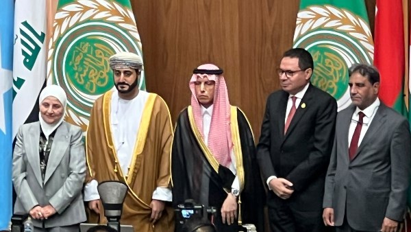 رئيس البرلمان العربي ونوابه الأربعة 