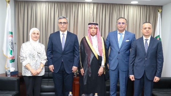 رئيس البرلمان العربي يستقبل سفير جمهورية الجزائر 