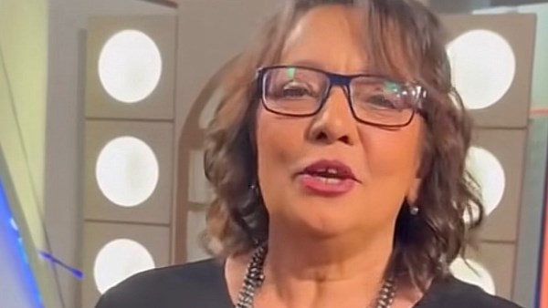 عزة بهاء ضيفة برنامج «ورقة بيضا» مع يمنى بدراوي.. اليوم