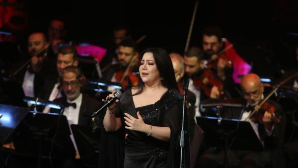 يسرا محنوش