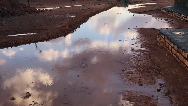 اللهم صيبًا نافعًا.. أمطار غزيرة تكسو شوارع براني والنجيلة بمطروح