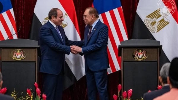 الرئيس السيسي ورئيس وزراء ماليزيا 