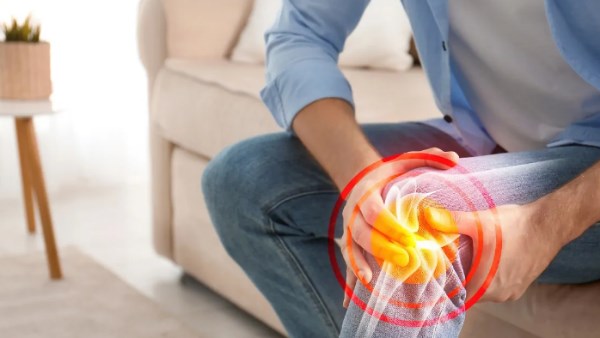 ألم الركبة عند صعود الدرج