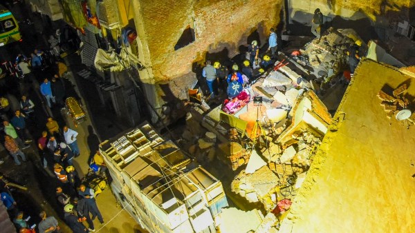ضحيتان ومصابان وأسرة تحت الأنقاض.. ماذا حدث في عقار شارع سعد زغلول بالإسكندرية؟